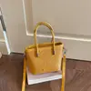 Bolsa de ombro altamente estilosa e espaçosa, portátil e versátil para sair, bolsa de axila feminina 2026, bolsa tote simples e elegante para o dia a dia