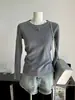 Suéter de tricô cinza com gola redonda e manga longa para mulheres, atacado, outono e inverno, corte justo, valoriza a silhueta, ombro normal, adequado como peça externa, top macio e aconchegante