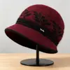 Sombreros para mujeres de mediana edad y ancianas otoño e invierno piel de conejo tejido de ala ancha a prueba de frío sombrero de punto señora mayor abuela más terciopelo cálido lana