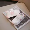 Zapatillas Deportivas Infantiles Primavera y Otoño Nuevo Estilo Zapatillas de Correr para Niños Estilo Coreano Zapatos Blancos para Niñas Zapatos para Bebés y Niños 1-6 Años