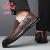 Zapatos de hombre marca Dragonfly 2026 nueva moda zapatos de vestir casuales para hombre versátiles slip-on de suela blanda zapatos de cuero estilo papá