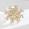 Moda Europeia e Americana Broche de Floco de Neve de Diamante Elegante High-End Floral Casaco de Inverno Peça de Roupa Externa Broche Corsage Acessórios para Roupas