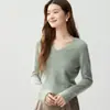 Novo Suéter de Malha Cashmere Feminino Outono Gola V Solto Versátil para o Trabalho Estilo Simples Manga Longa Cor Sólida Camada Base