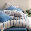 Juego de Cama Cálido, Elegante, Moderno y Creativo de Terciopelo de Leche a Rayas de Cuatro Piezas para Otoño e Invierno, Ropa de Cama Cálida de Coral Fleece Textiles para el Hogar 2