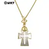 Wt-Jn353 Pingente de Cruz Cinza e Branco Vazado Corrente Fina Design de Cadeado Unissex Colar de Suéter para Casal