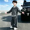 Conjunto Infantil Versión Coreana Primavera/Otoño 2026 Nuevo Estilo Sudadera Falsa de Dos Piezas para Niños Conjunto Deportivo Casual de Dos Piezas Moderno
