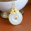 Pingente de luz de jade hetian banhado a ouro estilo circular, design de corrente de clavícula de luxo, colar estilo fresco para mulheres