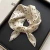 Pañuelo de Seda Hecho de Seda Genuina, Pañuelo Cuadrado Pequeño para Mujer, Adecuado para Primavera, Otoño e Invierno, Pañuelo Delgado para el Cuello para Protección del Cuello