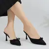 Verão 2026 Novos Saltos Agulha Bico Fino Elegantes Emagrecedores Moda Francesa Casual Mula Fechada Sapatos Femininos
