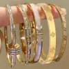 Pulseira Transfronteiriça Europeia e Americana à Prova d'Água e que Não Desbota em Aço Titânio Cravejada de Diamantes com Gypsophila Banhada a Ouro 18K Pulseira de Joalheria Versátil Estilo Ins