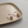 2026 Nuevos Pendientes de Aro Versátiles Estilo Minimalista de Diseñador Metal de Moda Elegantes Pendientes de Alta Gama para Mujer