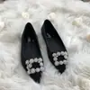 Fábrica de Sapatos Xinhao Fivela de Floco de Neve Strass Salto Alto Versátil Casamento Madrinha Banquete Bico Fino Quadrado Francês Fivela Sapatos de Salto