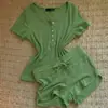 Conjunto de Pijama Simples Verde Estilo Coreano com Gola Henley de Manga Curta para Mulheres, Novo Estilo de Verão, Shorts Confortáveis, Conjunto para Usar em Casa, Pode Ser Usado ao Ar Livre