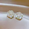 Brincos de Flor Branca Micro-Incustados Estilo Novo 2026 para Mulheres, Luxo Leve, High-End, Brincos Elegantes, Nicho, Brincos Únicos e Bonitos