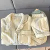 Venda Direta da Fábrica Pijama de Veludo Espesso Coral para Mulheres Outono e Inverno Novo Conjunto Fofo de Duas Peças