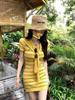 Xale Bordado de Pônei Estilo Coreano de Verão Vestido Tricô Gola Redonda Listrado de Manga Curta Saia Curta Slim que Molda o Corpo Feminino