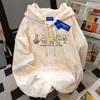 Moletom com Capuz Casual Campus Estilo Outono e Inverno 2025 para Mulheres, Top Tie-Dye Estudantil Versátil com Estampa de Animação Americana