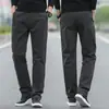 Calça casual de alta qualidade cinza claro para homens, corte reto solto, calça de outono, novo modelo primavera/outono 2026, tamanho grande, comprimento longo