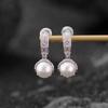 One Deer Silver S925 Sterling Silver Freshwater Pearl Retro Elegant Pattern Brincos de contas redondas Simples All-match Elegante Brincos de prata