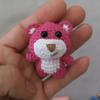 Muñeca de Monstruo de Tres Ojos Colgante de Lana Colgante Tejido a Mano Producto Terminado Muñeca de Ganchillo Hecha a Mano Colgante de Ganchillo Producto Terminado
