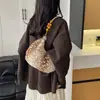 Bolso de mano de cuentas de madera y felpa, nuevo de otoño e invierno, de alta estética, de moda, versátil, bolso peludo para mujer, bolso lindo
