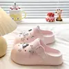 Promoção Quente Verão EVA Birkenstock Sapatos com Furos Femininos Diversão ao Ar Livre Versátil Leve Sola Grossa Slip-on Sandálias Fechadas