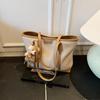 Bolsa Texturizada de Grande Capacidade para o Dia a Dia 2025 Nova Bolsa Feminina Casual e Elegante Bolsa de Ombro de Nicho Bolsa Tote Popular