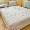 2026 Novo Conjunto de Cama de Três Peças Mais Veludo Espessado Veludo Leiteiro Quarto de Dormitório Quarto Capa de Cama de Solteiro Estilo Fresco Estampado