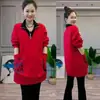 Casaco de Outono e Inverno Plus Size Novo Estilo com Forro de Lã Espessado, Design de Gola Alta, Comprimento Médio, Bolsos Grandes, Moletom Emagrecedor e que Valoriza a Silhueta