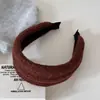 Diadema de punto de ala ancha nueva de otoño para mujer, diseñada para hacer que la cara parezca más pequeña y para mantener el cabello en su lugar sin apretarlo