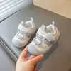 Zapatos para Caminar de Bebé Niños Dibujos Animados Lindos Primavera/Otoño Nuevos Niñas Suela Suave Bebé Pequeño Zapatos Individuales Deportivos Transpirables