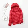 En Stock Invierno 2025 Versión Coreana Nueva Chaqueta de Plumas Ultraligera para Mujer, con Capucha, Corta, Ajustada, Tallas Grandes, Abrigo de Moda