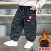 Roupa de primavera e outono para meninos: Calça infantil xadrez estilo coreano, estilosa e de corte solto, com design de barra curva, calça da moda para bebês
