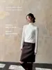 32031 # Camiseta básica de lã leve de cor sólida com gola alta para outono e inverno, confortável e macia, manga longa, elástica, top modelador para mulheres