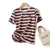 Camiseta de Verano Cómoda de Manga Corta con Cuello Redondo para Mujer, Rayas Bloque de Color Inspiradas en el Diseño, Bordado de Mono Pequeño 093