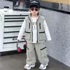 Conjunto de Otoño para Niños 2026 Nuevo Modelo Conjunto de Tres Piezas para Primavera y Otoño Infantil: Chaleco, Ropa interior, Pantalones, Ropa de trabajo, Conjunto completo para niños