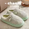 Pantufas femininas de inverno para casa feitas de fleece de coral espesso, bico fechado, antiderrapantes, com toque macio, pantufas de algodão em estoque