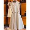 Vestido sin mangas de cuello polo estilo francés Verano 2024 Nuevo Lujo Ligero Moderno Elegante Adelgazante Vestido de línea A