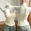 Camisole feminina com alça no pescoço em formato 'I' com bojo, novo modelo primavera/verão 2026, adequada para usar em camadas ou sozinha, top de corte justo