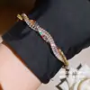 Pulseira com Zircônia Cúbica Colorida Brilhante Envolvida no Fecho, Toque de Luxo Leve de Alta Qualidade, Acessório de Mão de Estilo Nicho