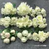 Decoração de Casamento com Flores Brancas, Peônias, Phalaenopsis, Rosas, Arranjos Florais de Teto e Arranjos Florais Pretos para o Salão de Casamento