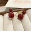 Pendientes de Flor de Cristal Rojo Perla Delanteros y Traseros Acceso de Lujo Otoño e Invierno Moda Exquisita de Gama Alta Pendientes Versátiles Pendientes
