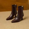 Botines elásticos adelgazantes de tacón alto y punta fina estilo francés para mujer, nuevo estilo Otoño/Invierno 2026, cuero suave, tacón fino, elegantes botines de cuero de moda
