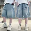 Shorts Jeans de Verão para Meninos 2026 Novo Estilo Roupa Infantil Versão Coreana Fresco e Estiloso Roupa de Trabalho Versátil Calça de Cinco Pontos Calça de Comprimento Médio