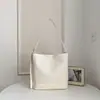 Bolsa de Mão Tecida Retro Fashionável 2026, Bolsa de Ombro Transversal tipo Balde Simples de Nicho de Alto Valor e Grande Capacidade