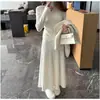 Diseño dulce y elegante, falda midi acanalada blanca, nuevo modelo de otoño 2026, efecto de caída, falda larga de cintura alta adelgazante