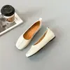 Sapatos femininos novos estilo coreano de couro macio para primavera e outono 2026, couro macio, mocassins confortáveis de salto baixo e sola plana que não cansam os pés