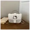 Bolso de mano de cadena para gato con estilo dulce y fresco, con cabeza de gato hueca de metal, bolso cuadrado mini versátil para niñas, se puede llevar al hombro o cruzado