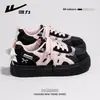 Tênis Feminino Huili WXY-R661Z Estilo Doce e Cool 2026 Novos Sapatos Casuais Versáteis Sola Grossa Aumenta Altura Sapatos Brancos