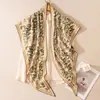 Bufanda Triangular Estilo Nuevo Primavera/Verano 2026, Calentador de Cuello Versátil, Chal de Seda y Lana, Chal con Bordes Enrollados a Mano para Protección Solar al por Mayor